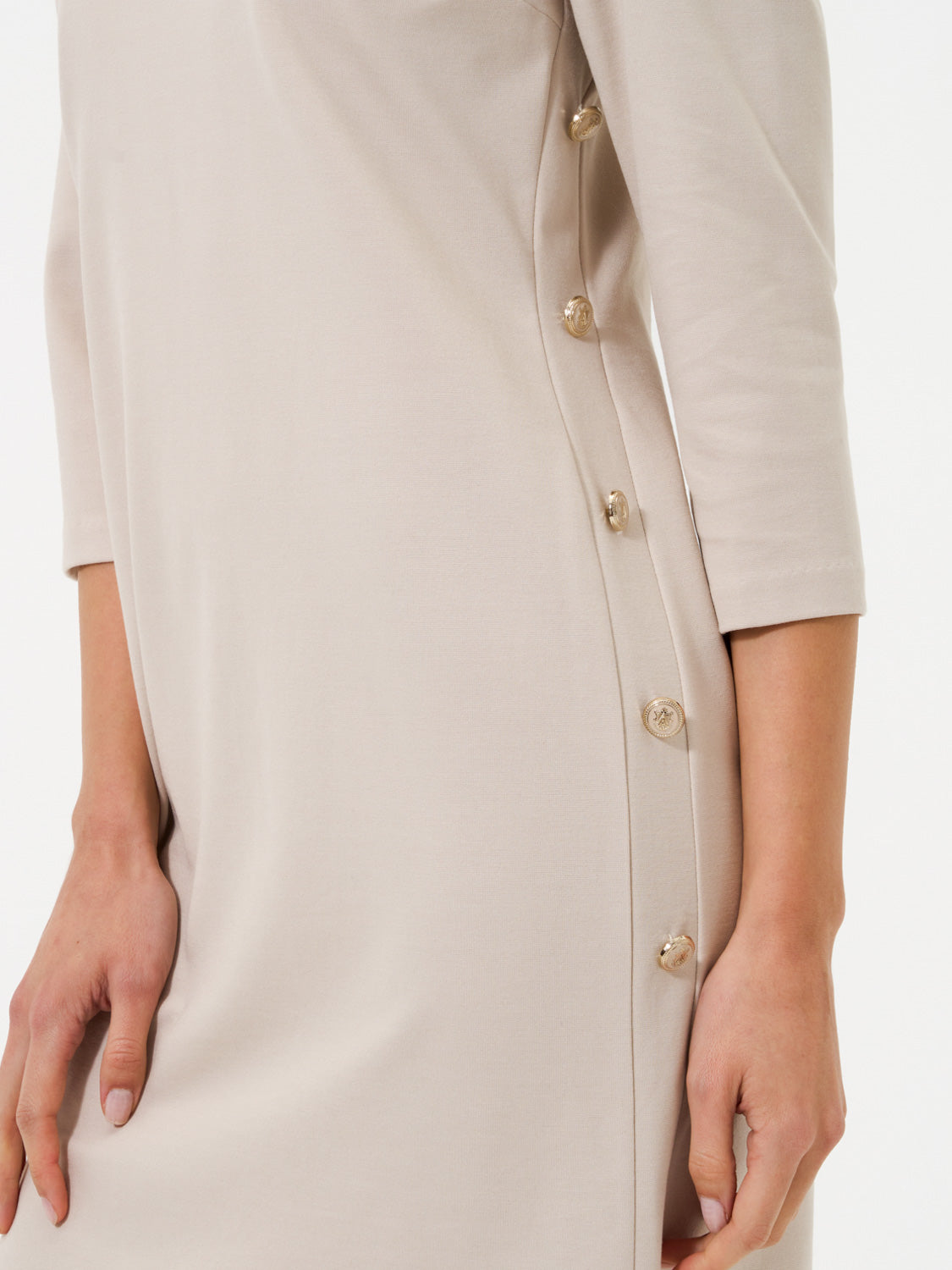ABITO CON BOTTONI LATERALI PANNA
